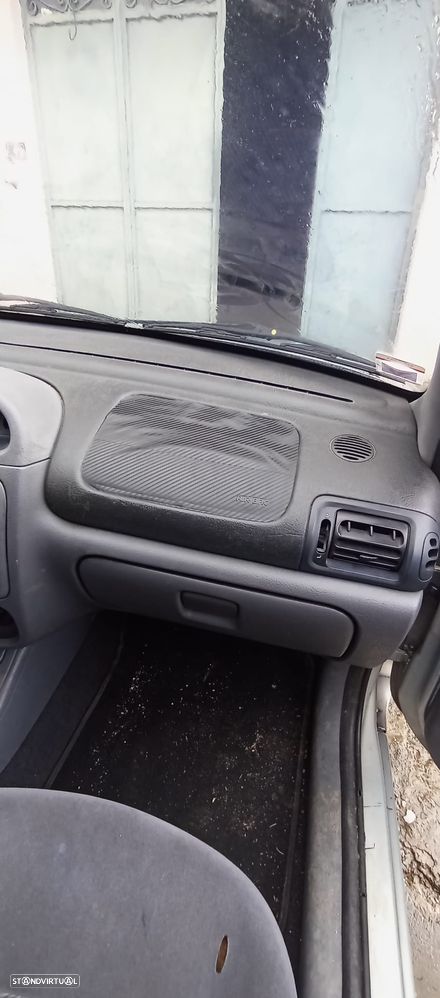 Renault Clio 1.2 RXE - 10