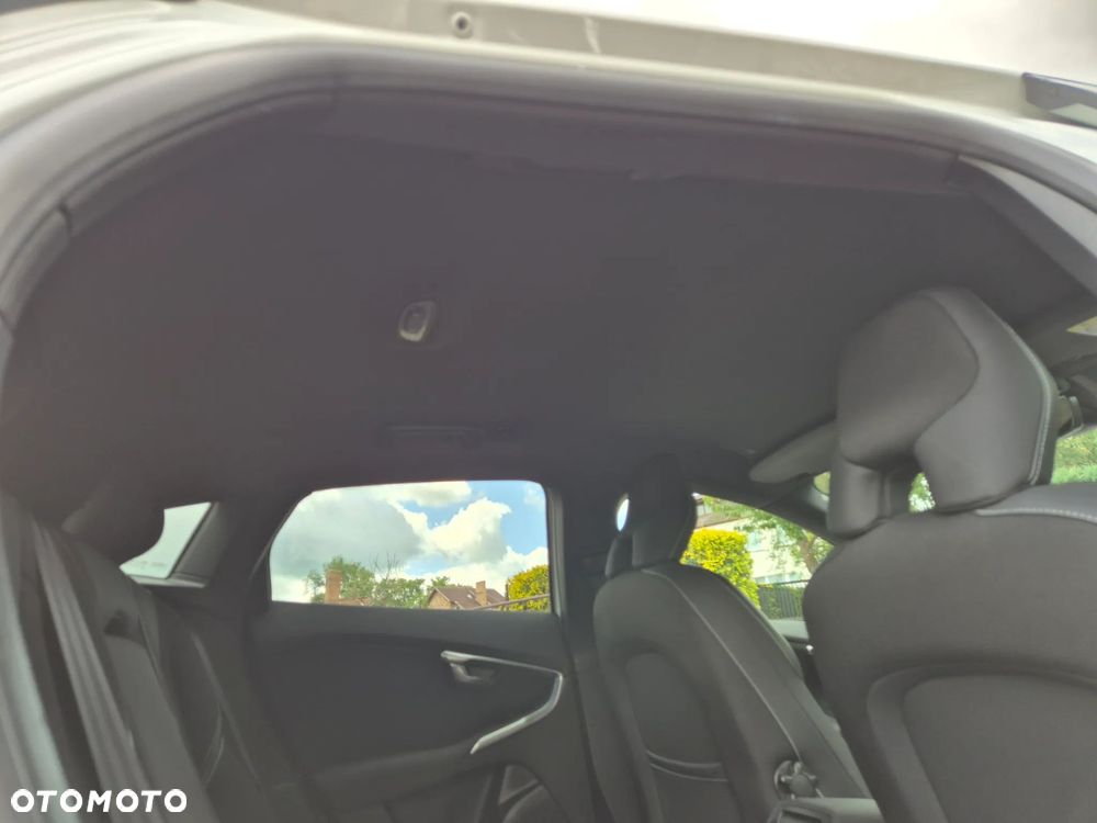 Volvo V40 D2 Drive-E R-Design Momentum - 11