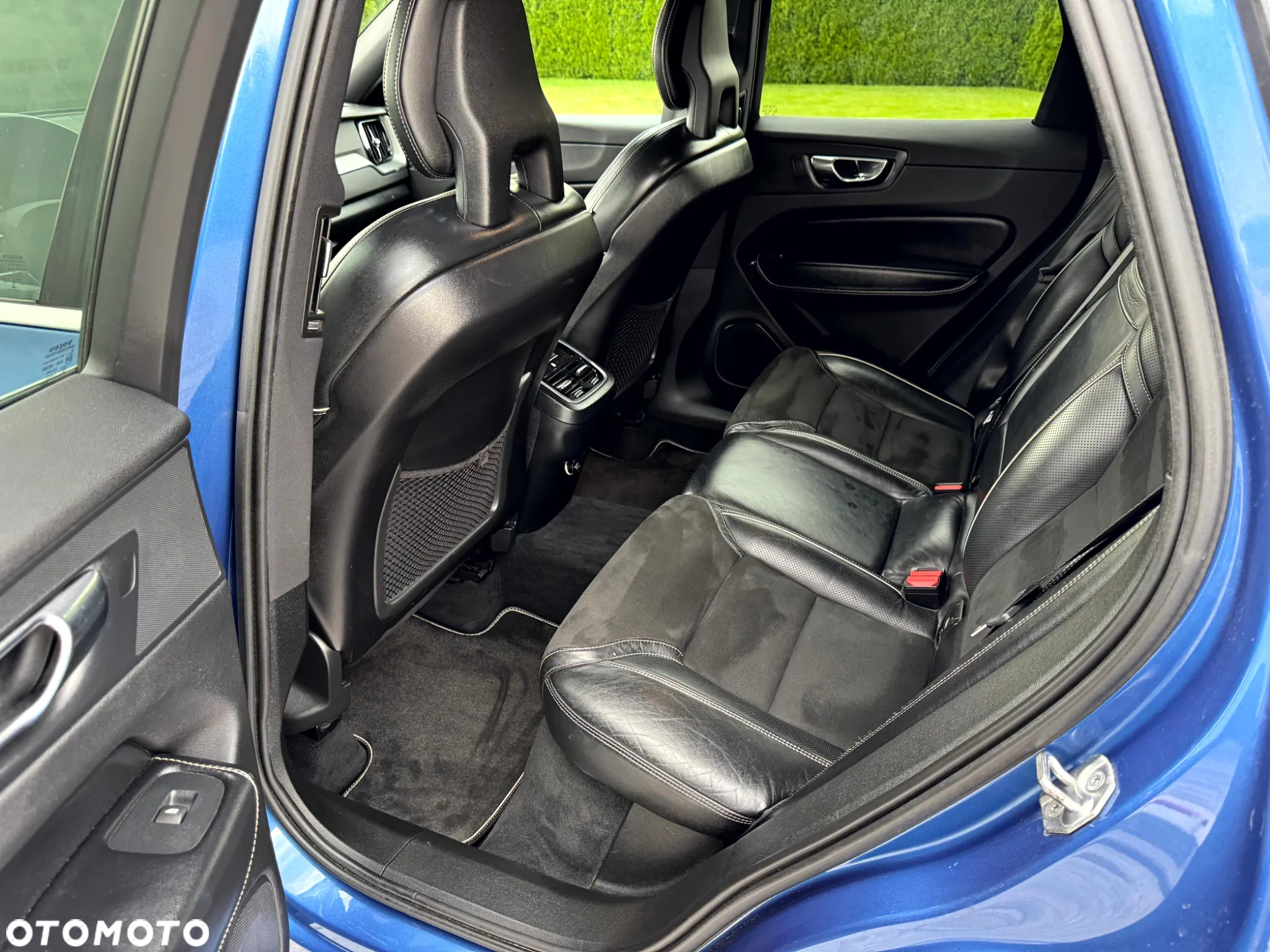 Volvo XC 60 T5 AWD R-Design - 12