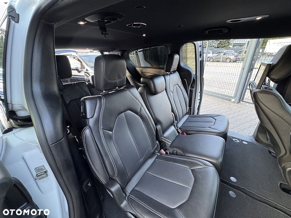 Chrysler Pacifica - 17