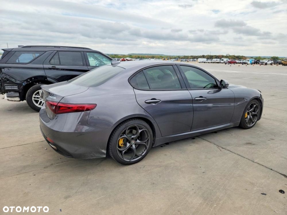 Alfa Romeo Giulia - 2