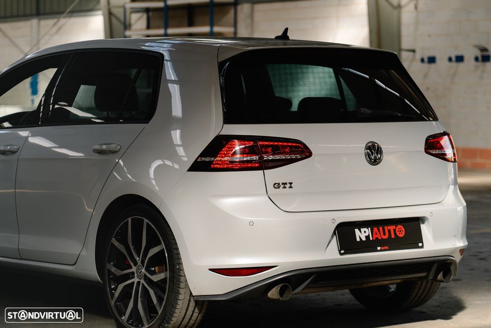 VW Golf GTI Performance BlueMotion DSG - 11