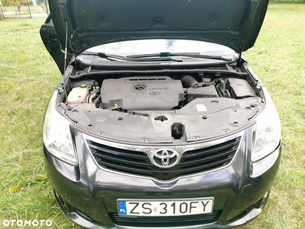 Toyota Avensis 2.0 D-4D Sol - 2