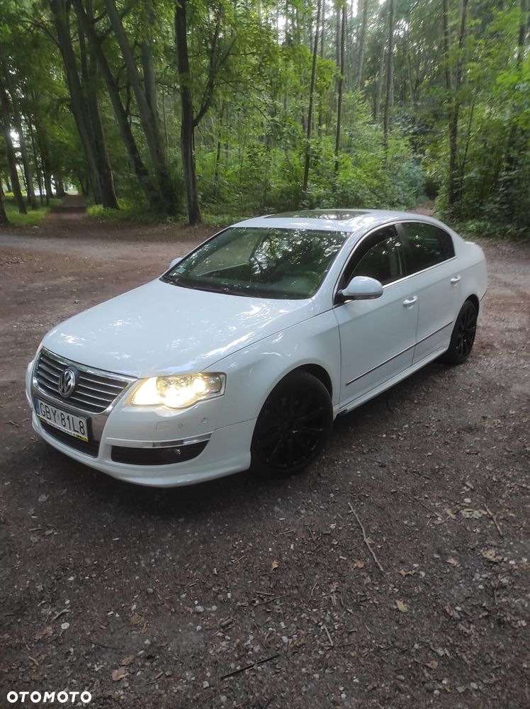 Volkswagen Passat - 1