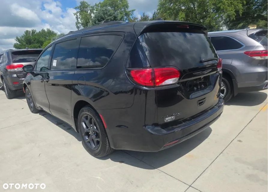 Chrysler Pacifica - 5