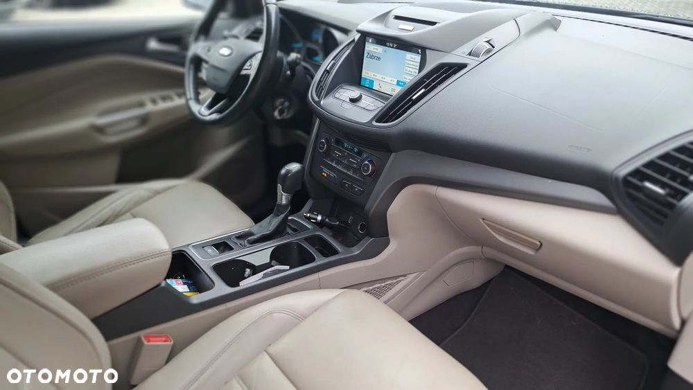 Ford Escape 2.0 EcoBoost AWD Titanium - 24