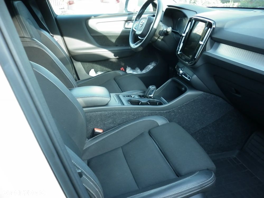 Volvo XC 40 D3 AWD Geartronic Momentum Pro - 16
