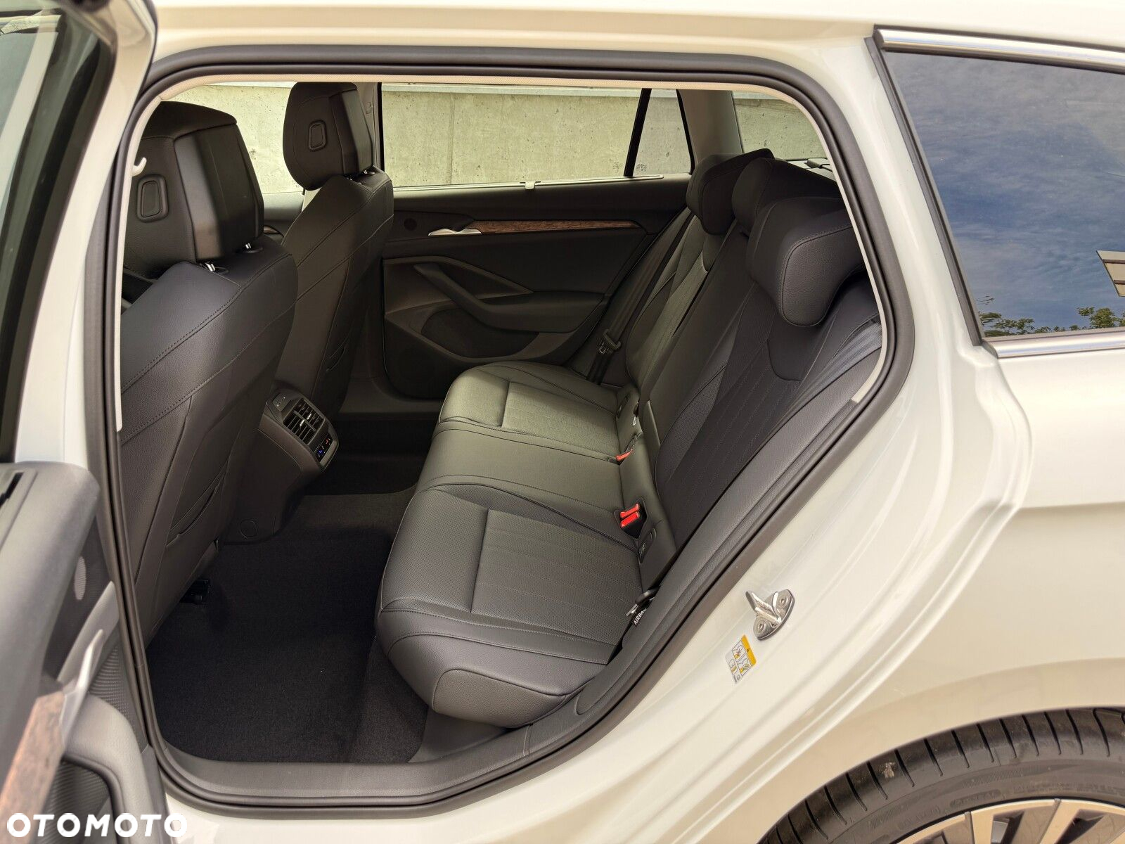 Skoda Superb 2.0 TDI SCR 4x4 L&K DSG - 12