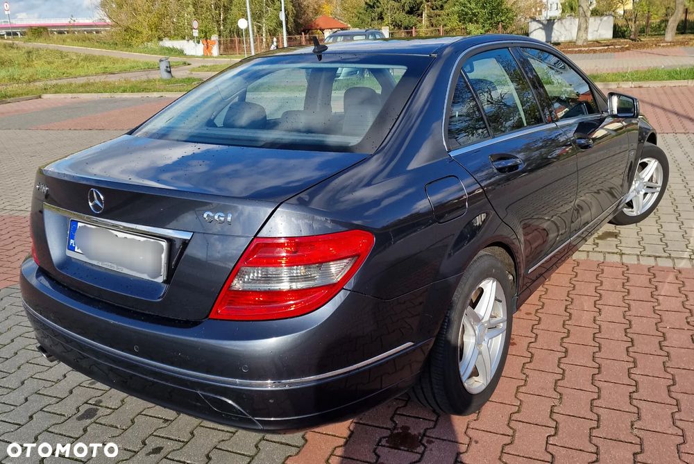 Mercedes-Benz Klasa C 200 CGI BlueEff Avantgarde - 7
