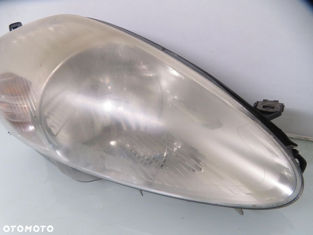LAMPA PRAWA PRZEDNIA FIAT GRANDE PUNTO 89101388DX - 11