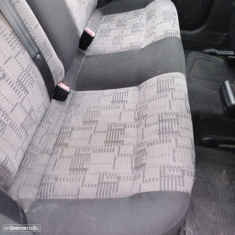 VW Passat 1.9 TDi Confortline - 11