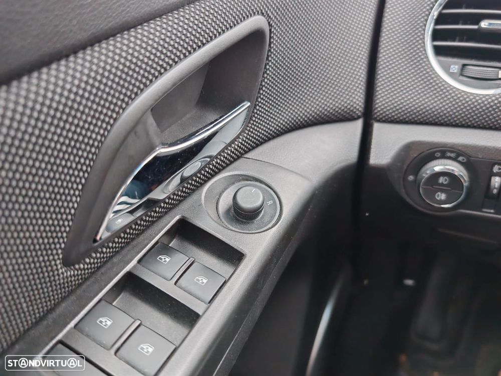 Chevrolet Cruze 1.6 LT - 4