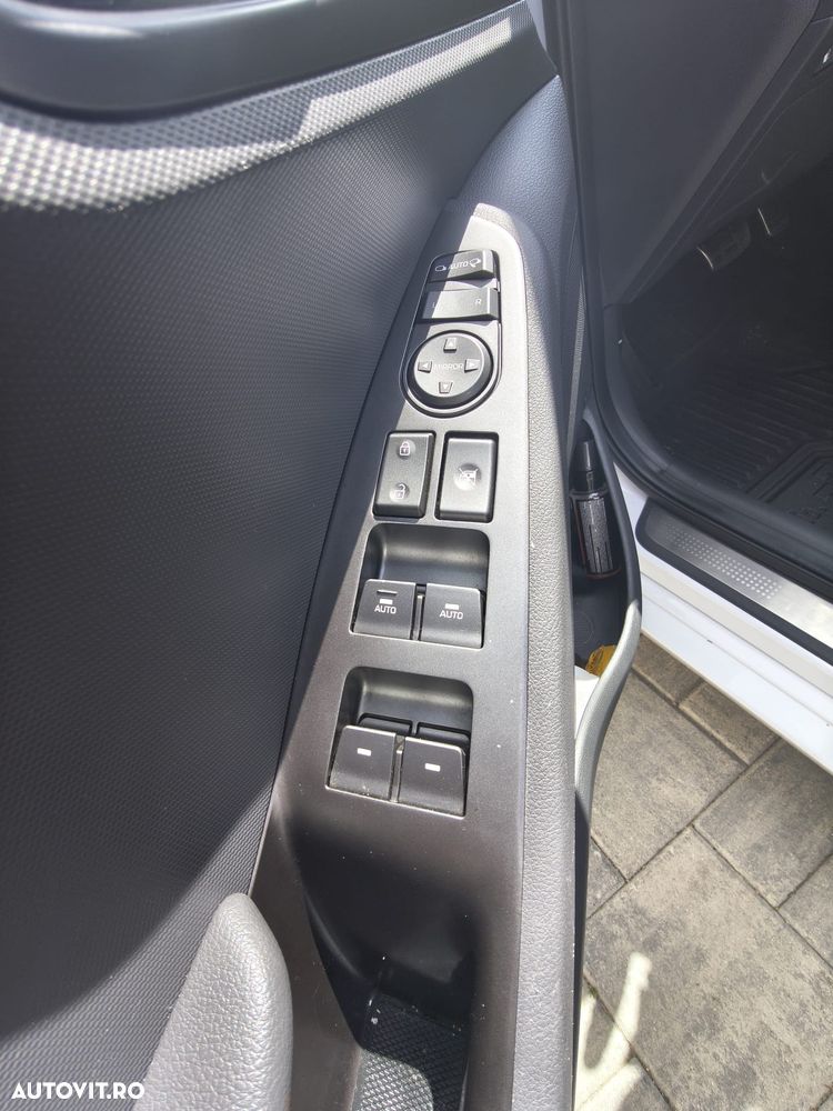 Hyundai IONIQ - 8