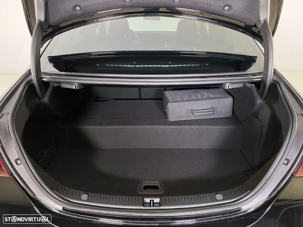 Mercedes-Benz E 300 e Avantgarde - 8