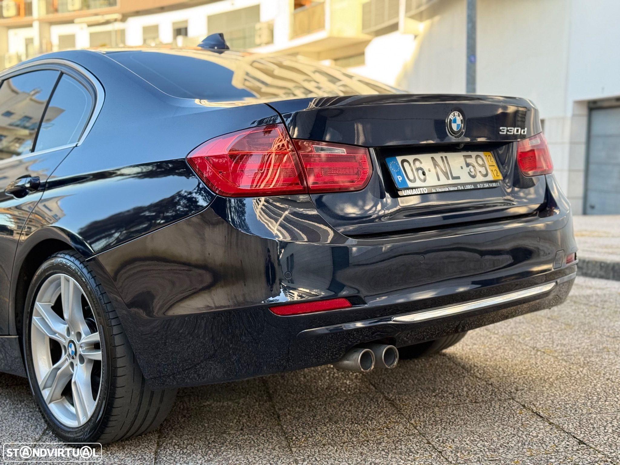 BMW 330 d Auto Line Luxury - 2