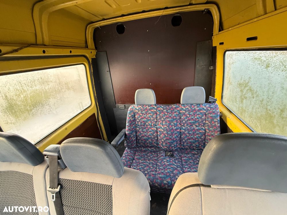 Mercedes-Benz 208 - 13