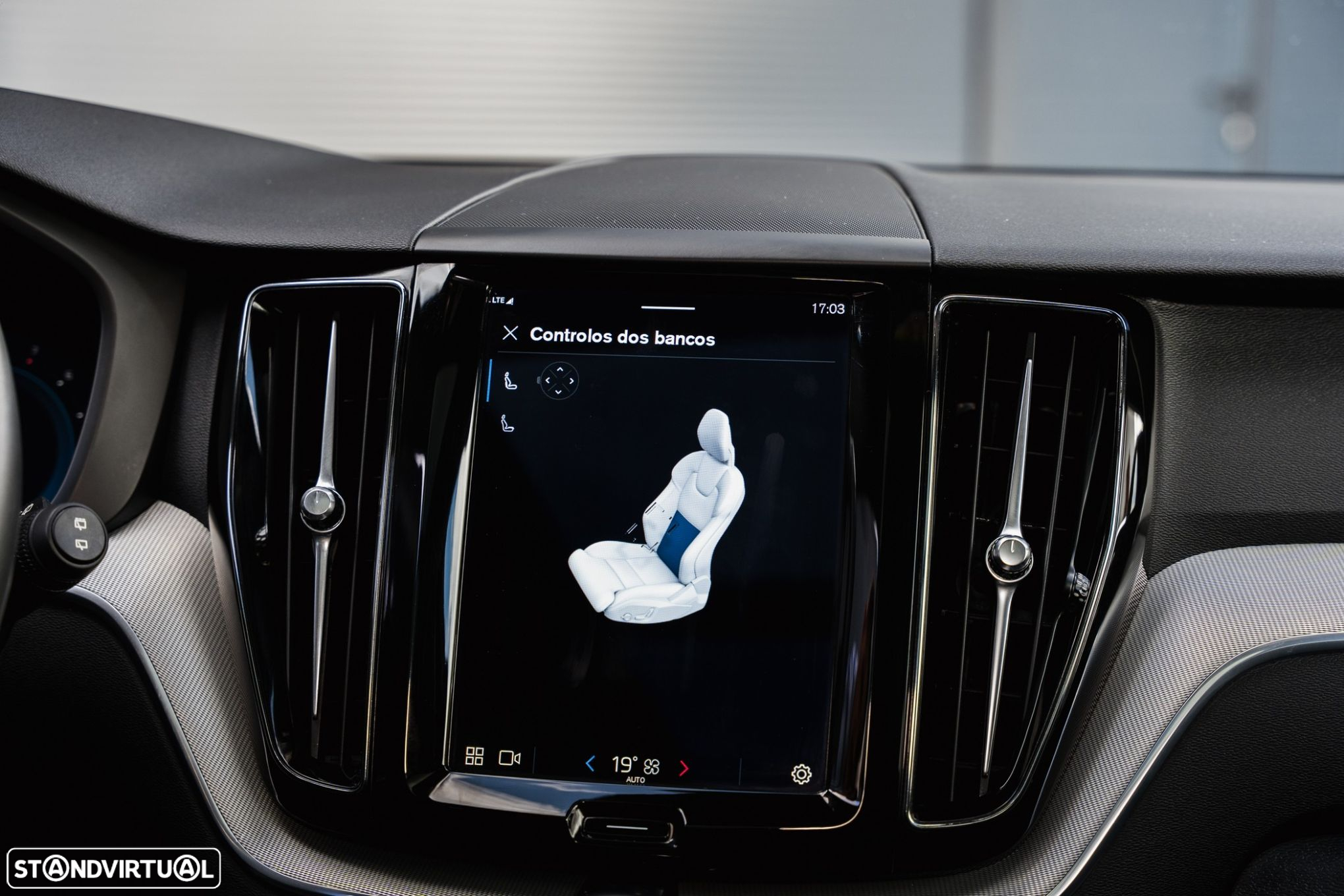 Volvo XC 60 2.0 T6 PHEV R-Design AWD - 23