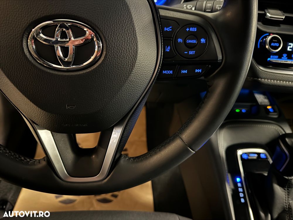 Toyota Corolla 1.8 Hybrid Team Deutschland - 18