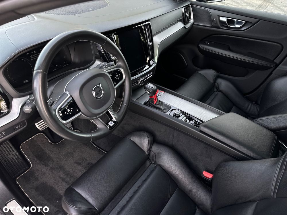 Volvo V60 D4 R-Design - 22