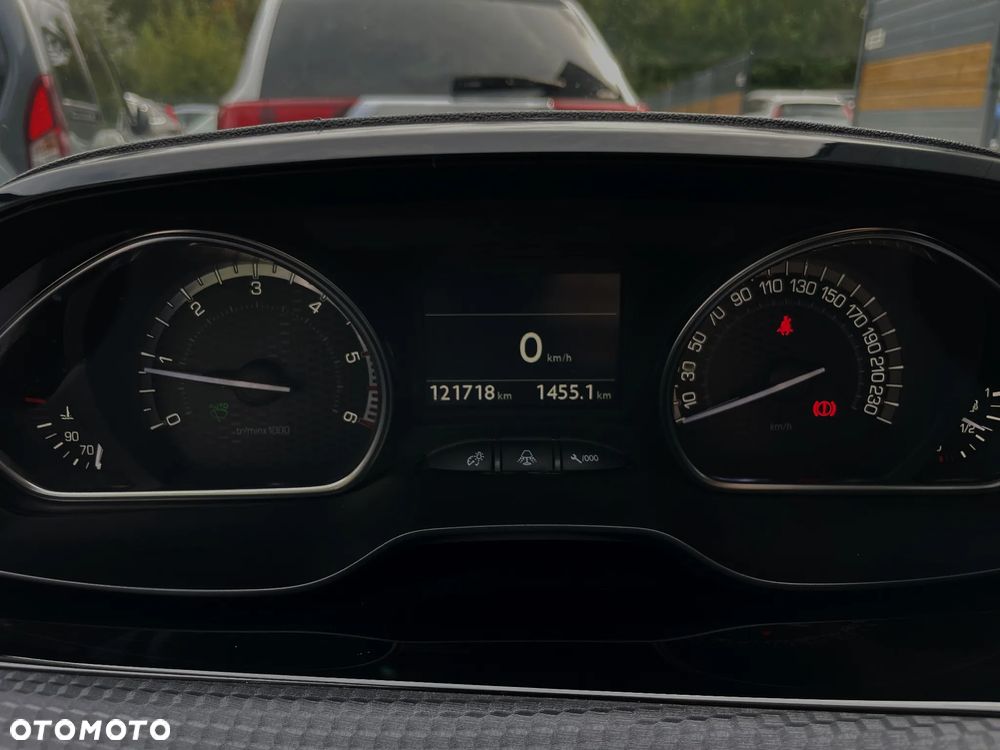 Peugeot 2008 BlueHDi 100 STOP & START Allure - 19