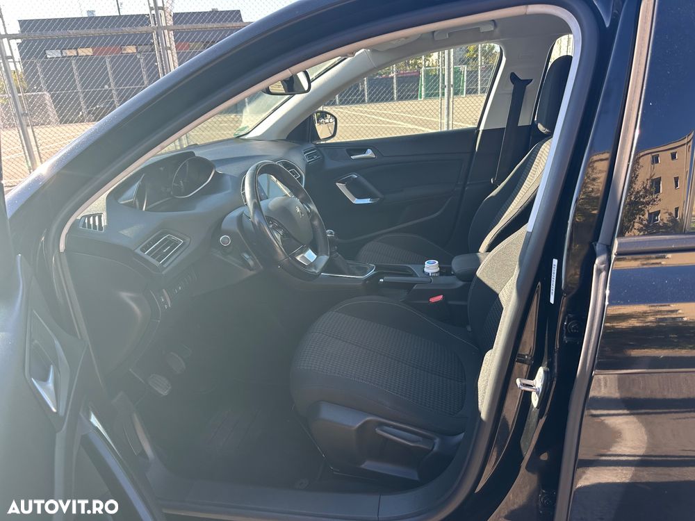 Peugeot 308 1.2 L PureTech Turbo S&S Active - 7