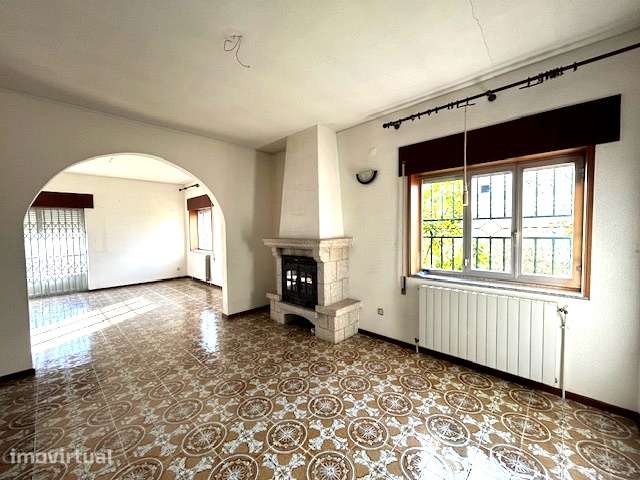 Moradia T4 isolada com jardim e garagem - Grande imagem: 3/17