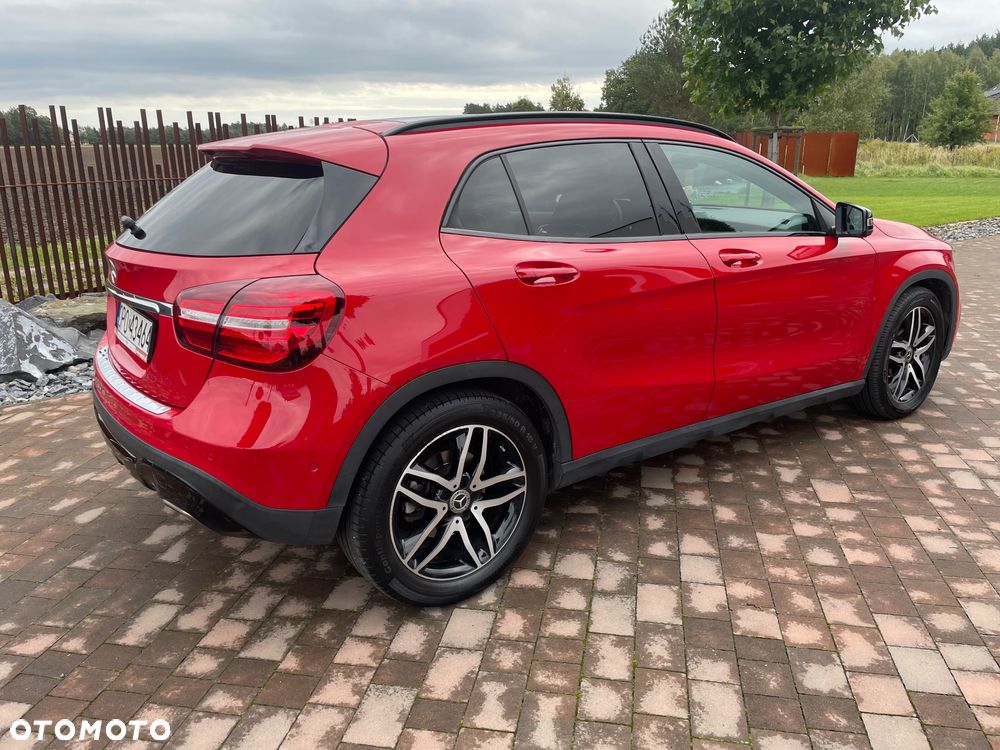 Mercedes-Benz GLA 200 7G-DCT Urban - 17