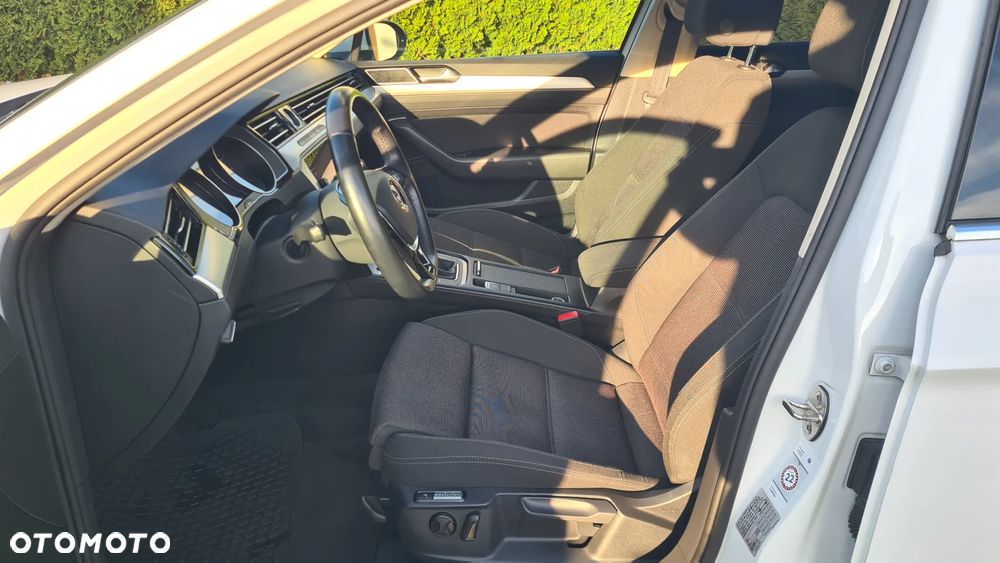 Volkswagen Passat 2.0 TDI SCR Elegance - 13