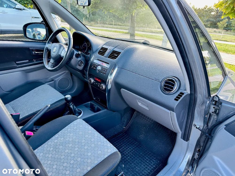 Suzuki SX4 1.6 Premium - 11