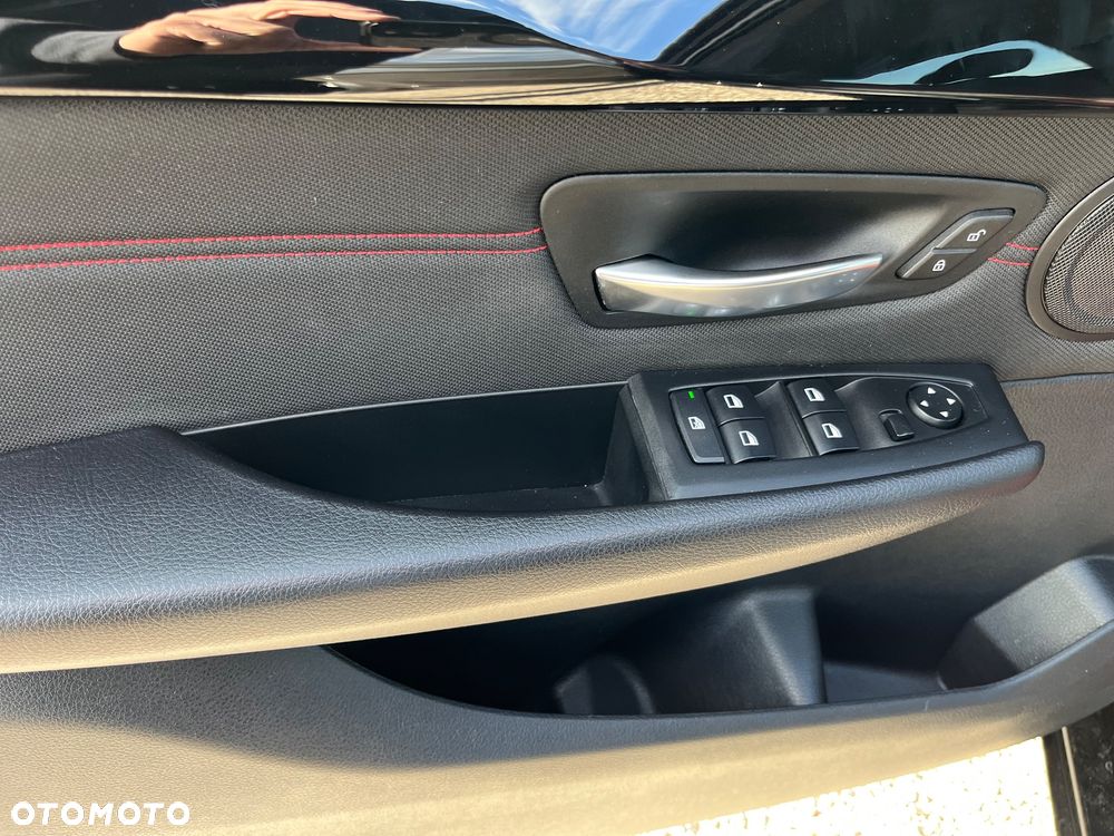BMW Seria 2 218d Sport-Aut Sport Line - 19
