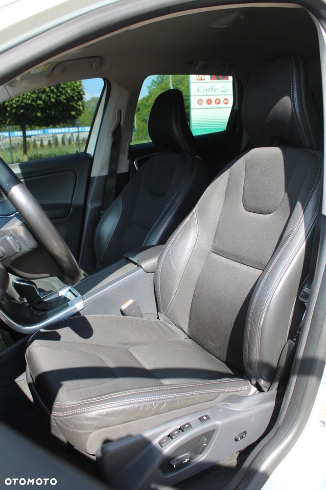 Volvo XC 60 T5 Drive-E Momentum - 16