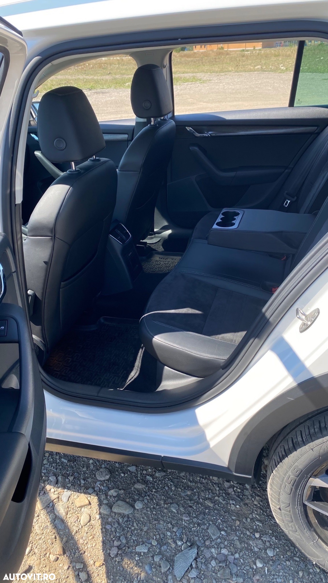 Skoda Octavia Combi 2.0 TDI 4x4 DSG Scout - 9