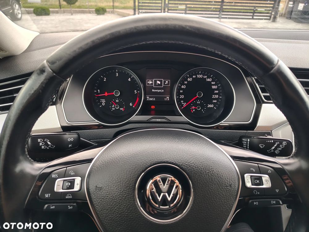 Volkswagen Passat 2.0 TDI BMT Highline - 29