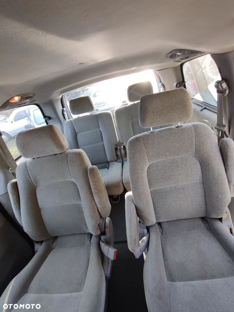 Kia Carnival - 24