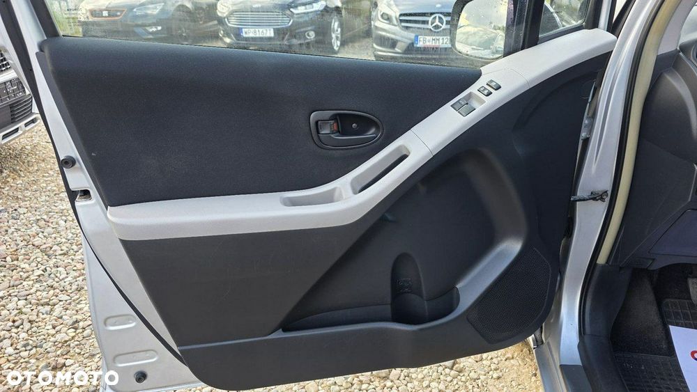Toyota Yaris - 11