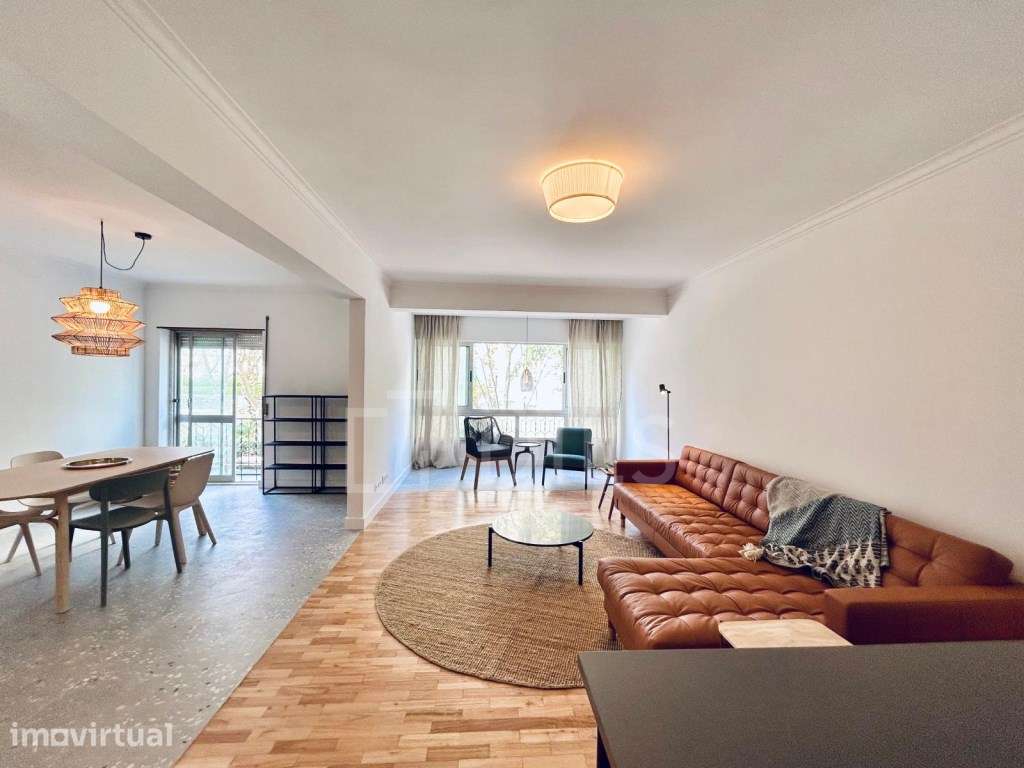 Apartamento T2 com áreas amplas e elevador em Alcabideche, Cascais