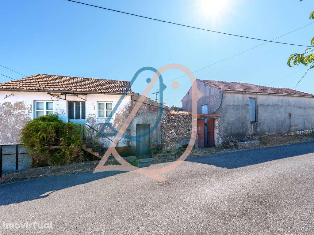 Moradia para restauro - Ideal para investimento ou habitação - Grande imagem: 2/49