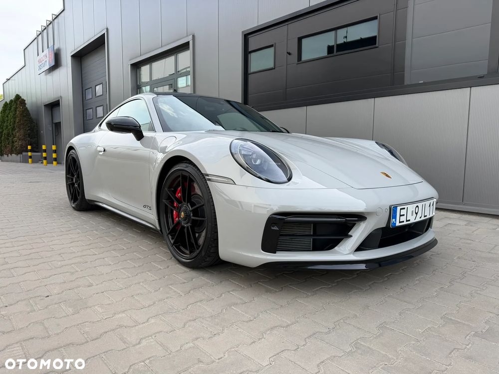 Porsche 911 Carrera GTS - 1
