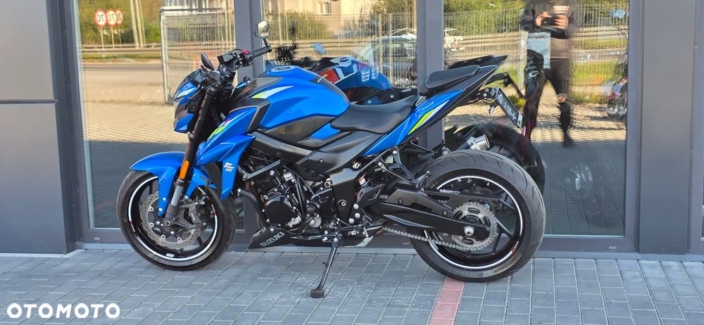 Suzuki GSX - 27