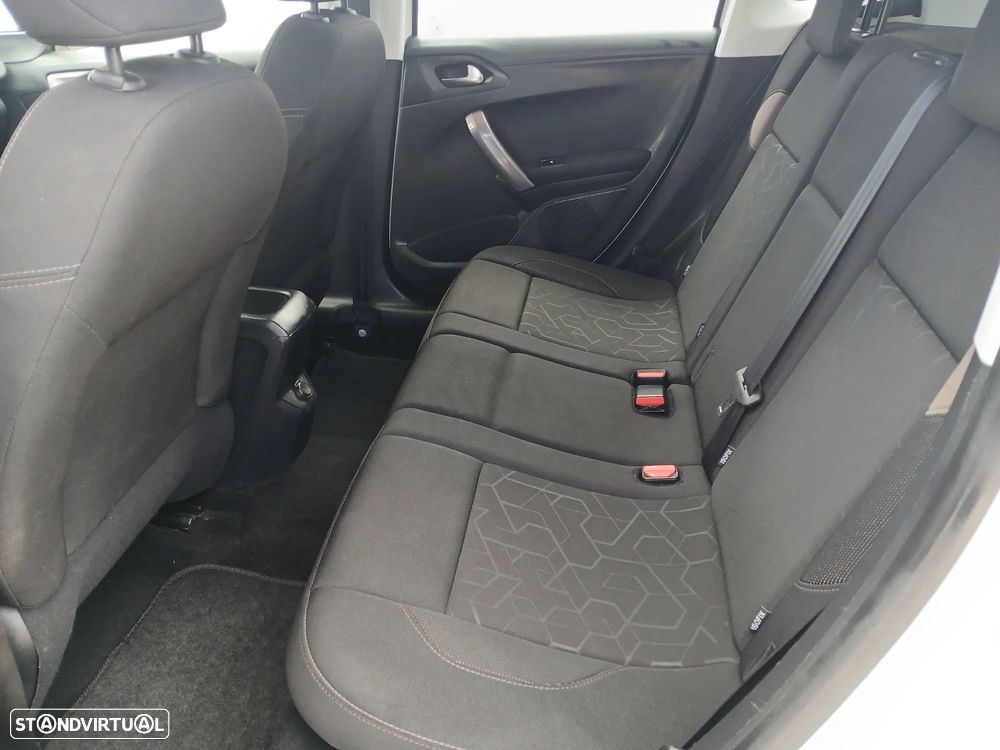 Peugeot 2008 1.2 PureTech Style - 17