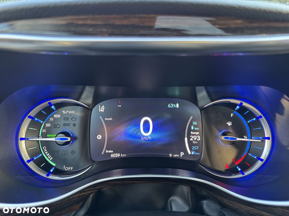 Chrysler Pacifica - 29