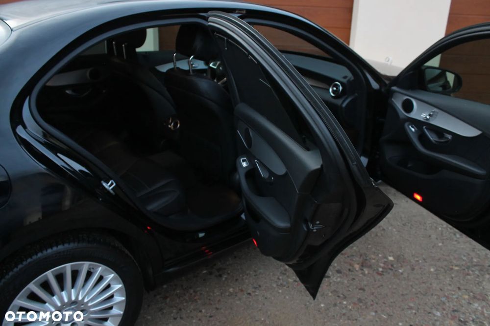 Mercedes-Benz Klasa C 200 4-Matic 9G-TRONIC - 8