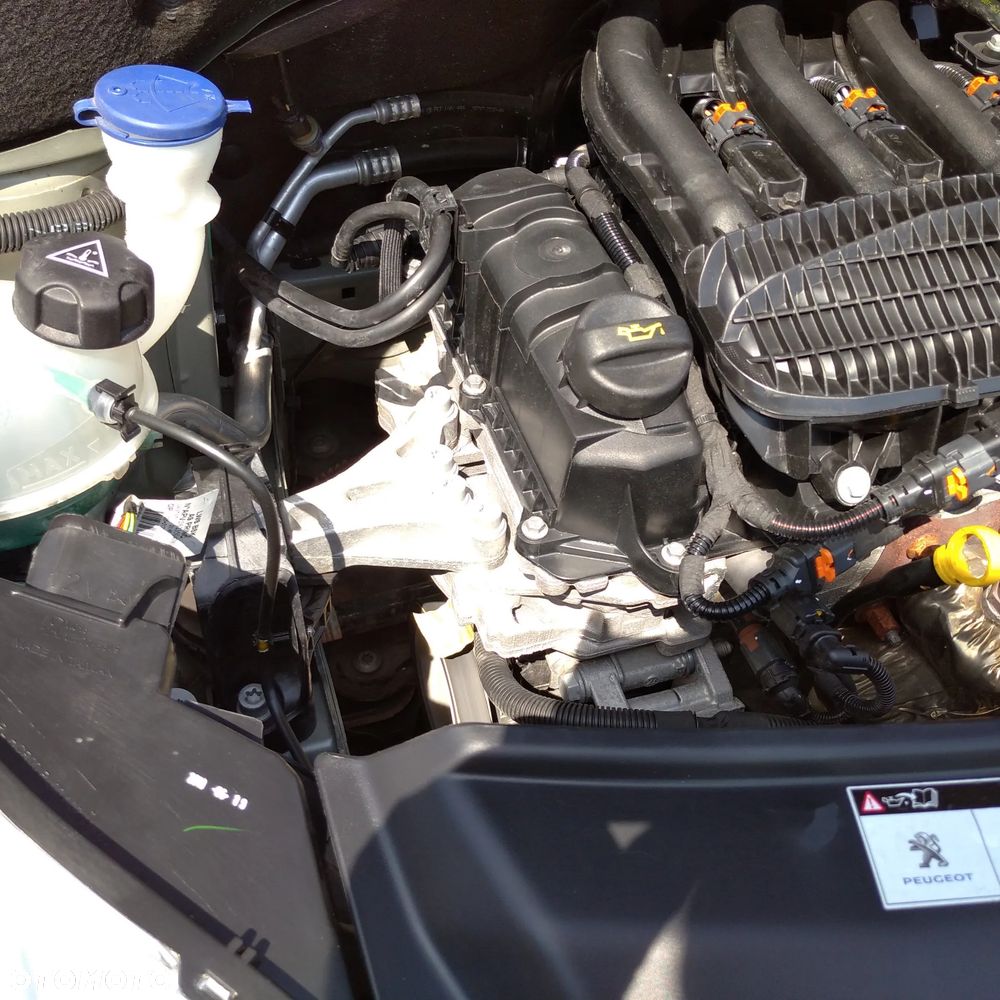 Peugeot 208 - 17