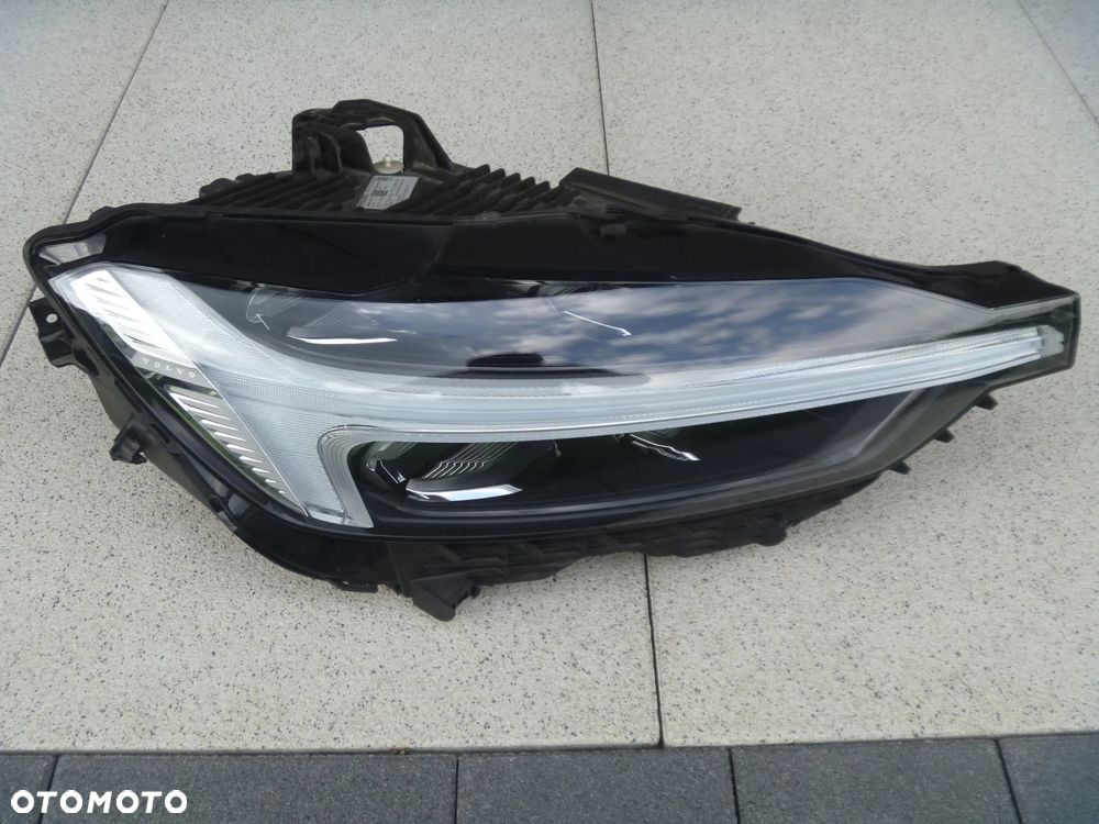 VOLVO XC60 II LIFT LAMPA FULL LED PRAWA PRZEDNIA 32337385 ŁADNA - 1