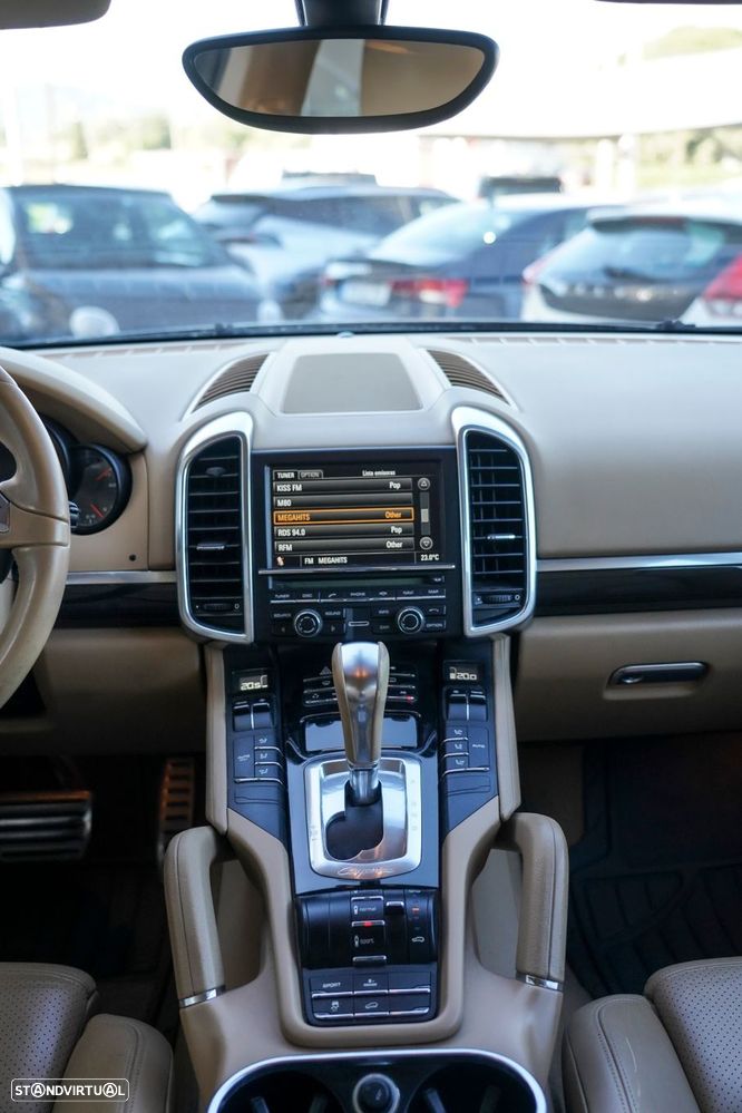 Porsche Cayenne - 30