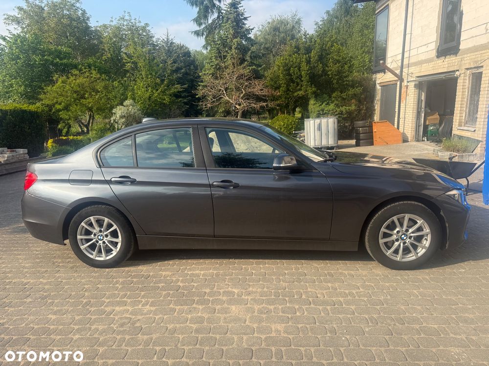 BMW Seria 3 320i - 7