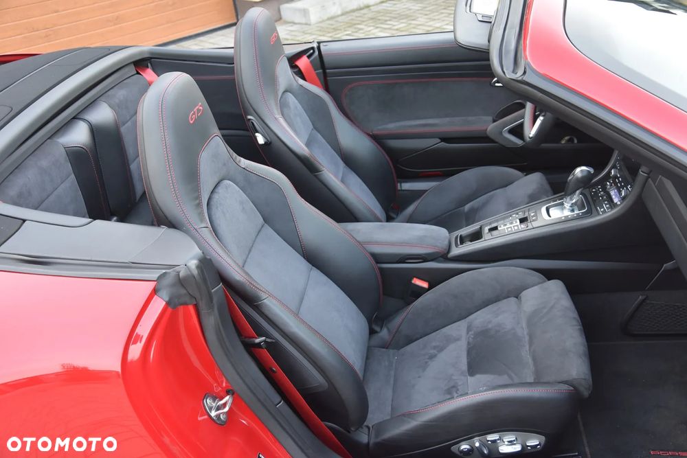 Porsche 911 Carrera 4 GTS PDK - 19