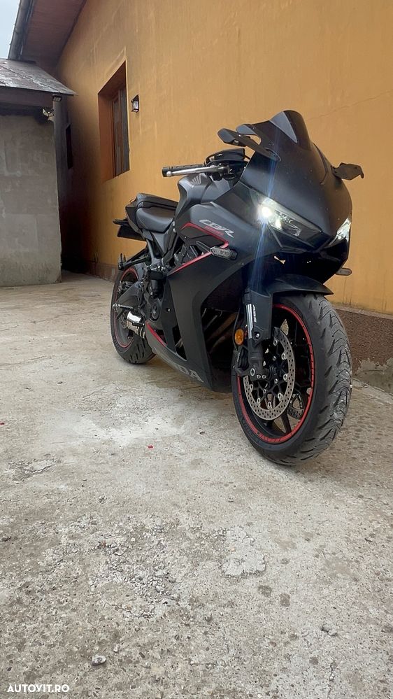 Honda CBR 650R - 3