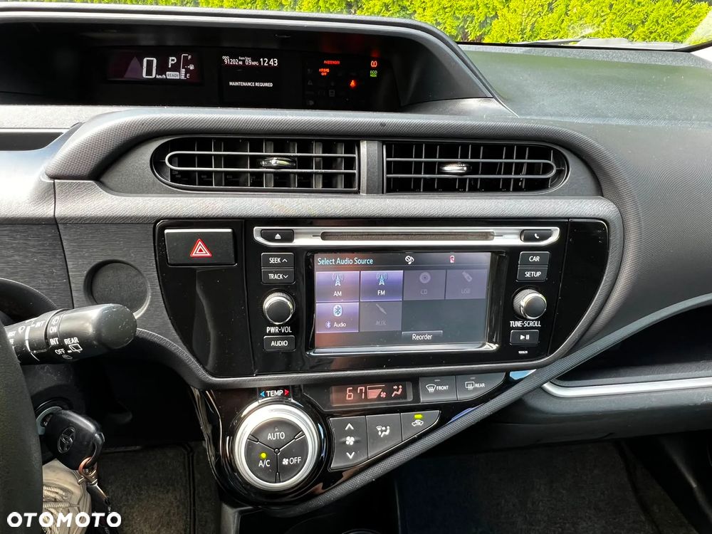 Toyota Prius Hybrid - 11