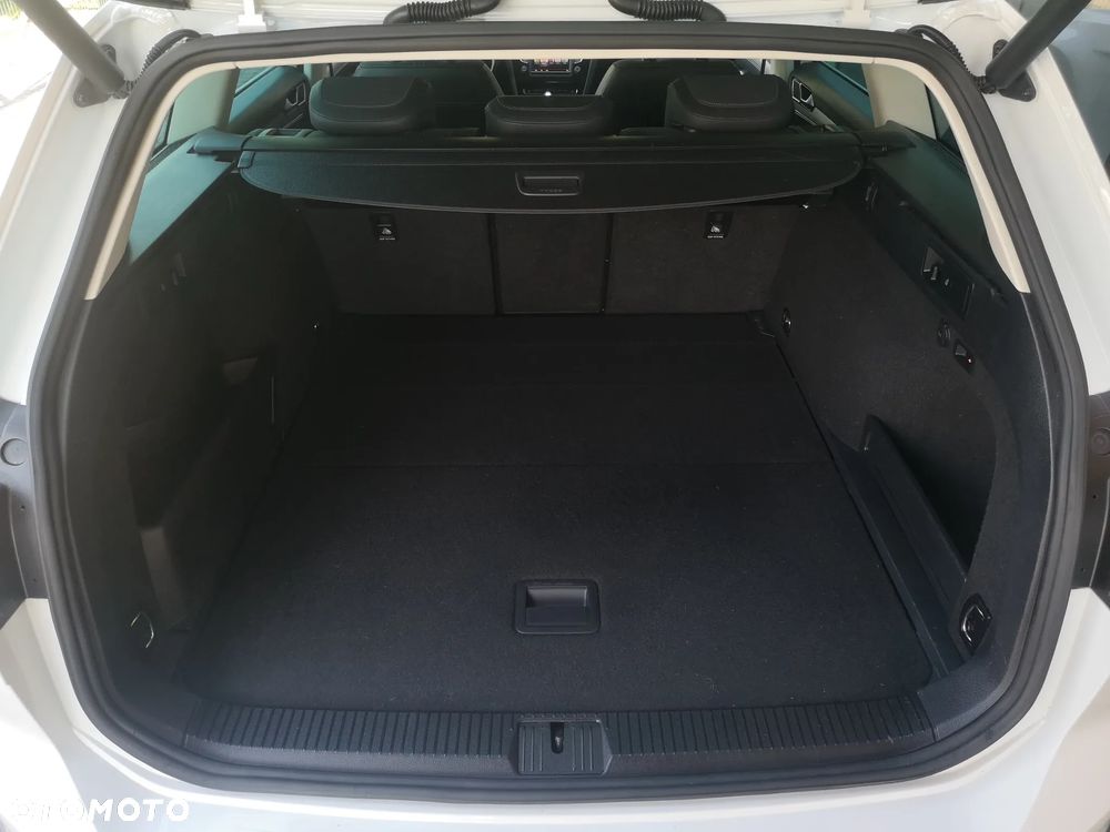 Volkswagen Passat Alltrack 2.0 TDI SCR 4Motion DSG - 35